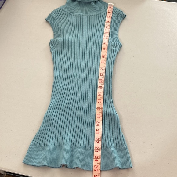 Unbranded, V28? From Amazon, Stretch Knit, Sleeveless Turtle Neck Top. Size M - Picture 5 of 7